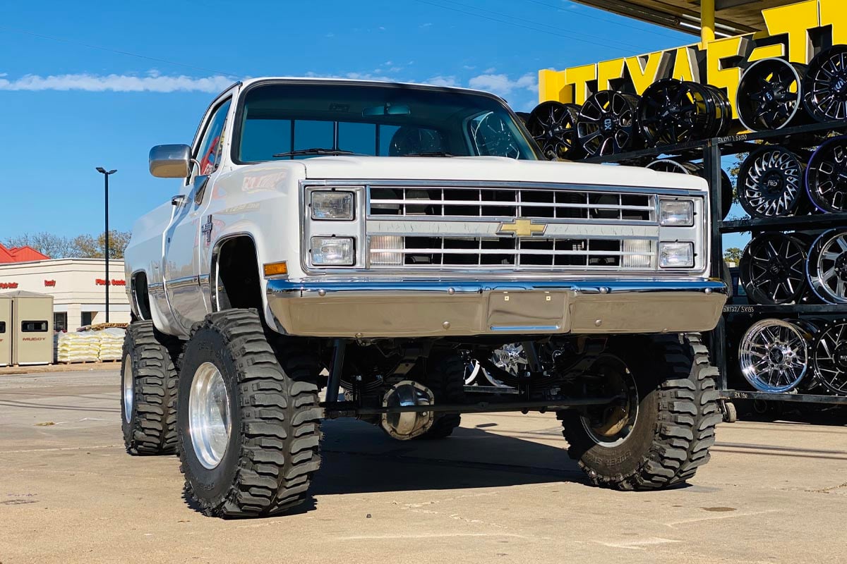 6 Inch Lift Kit 56 Inch Rear Springs Chevy/GMC C10/K10 Truck & SUV/K5 Blazer (77-87) Rough Country