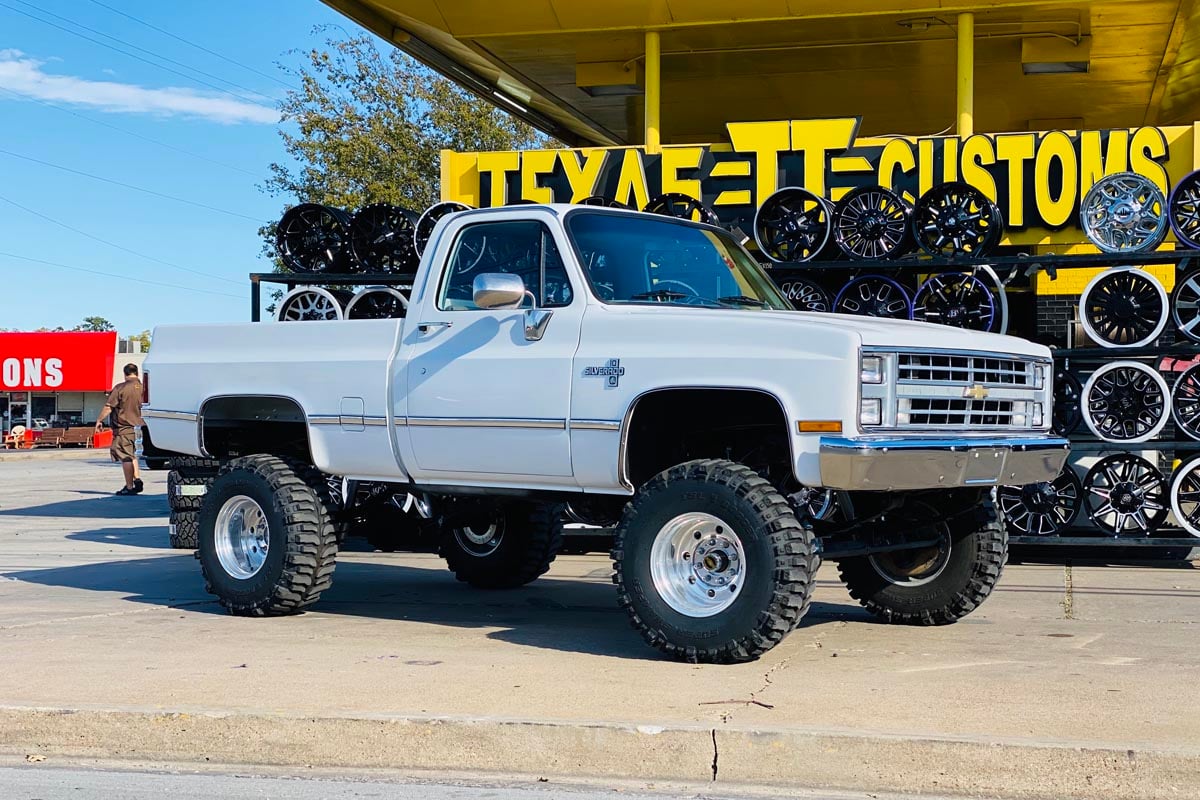 6 Inch Lift Kit 56 Inch Rear Springs Chevy/GMC C10/K10 Truck & SUV/K5 Blazer (77-87) Rough Country