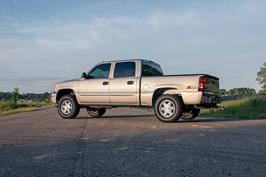 1.5-2 Inch Lift Kit M1 Silverado/Sierra 1500 4WD (1999-2006 & Classic) Rough Country