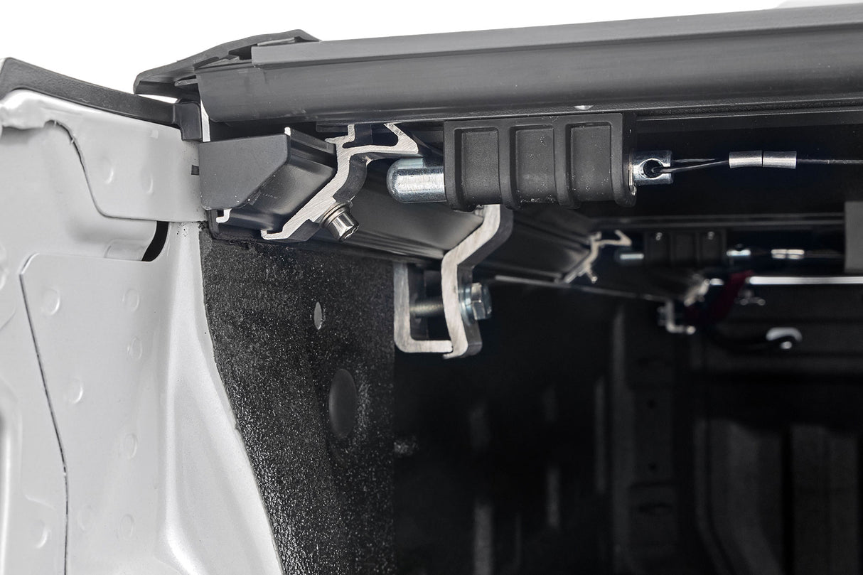 Hard Low Profile Bed Cover 6 Foot 7 Inch Bed Rail Cap Silverado/Sierra 1500/2500HD/3500HD (14-19 & Classic) Rough Country