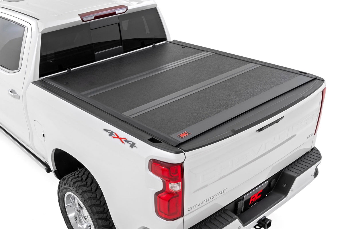 Hard Low Profile Bed Cover 6 Foot 7 Inch Bed Chevy/GMC Sierra 1500 (19-26)/Silverado 1500 (19-26) Rough Country