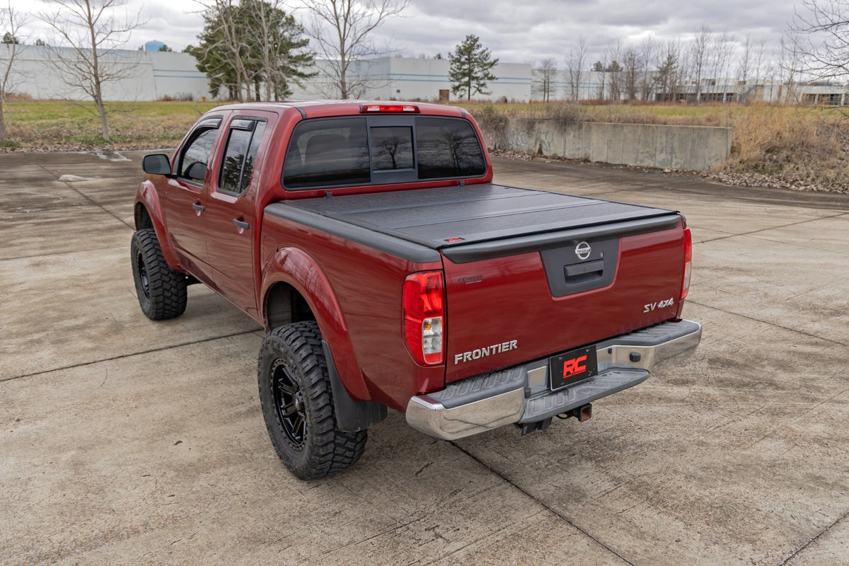 Hard Low Profile Bed Cover 5 Foot Bed Cargo Mgmt Nissan Frontier (05-21) Rough Country