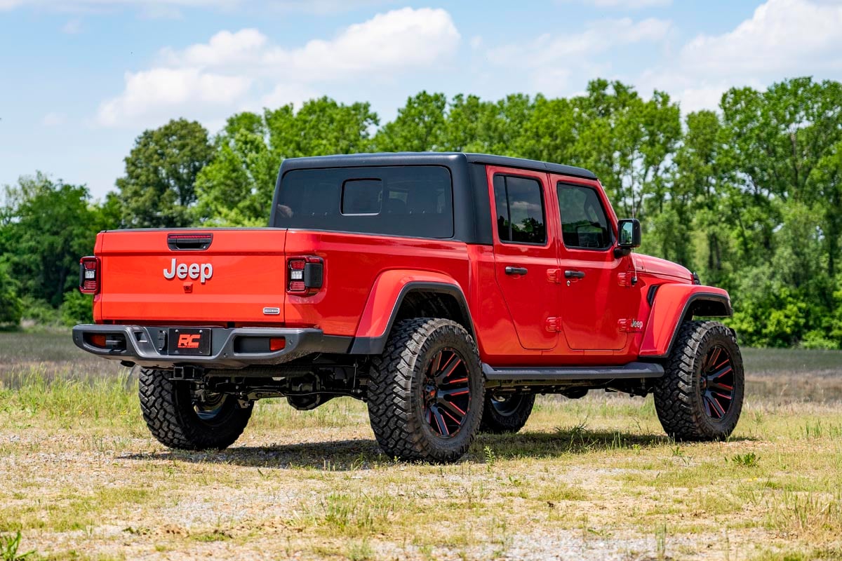 2.5 Inch Leveling Kit Spacers M1 Jeep Gladiator JT 4WD (2020-2023) Rough Country