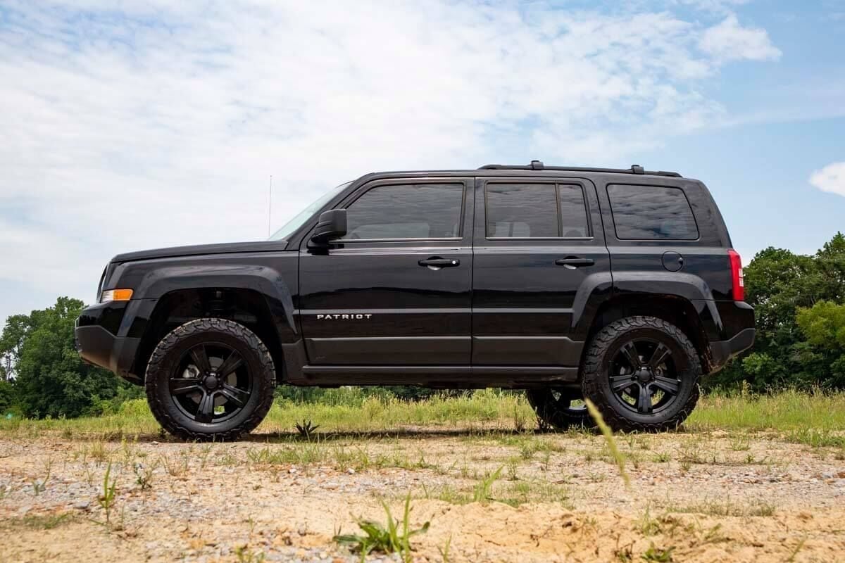 2 Inch Lift Kit N3 Front Struts Jeep Compass (07-16)/Patriot (10-17) Rough Country