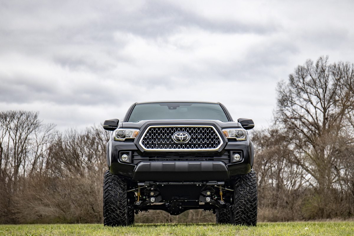 6 Inch Lift Kit Toyota Tacoma 2WD/4WD (2016-2023) Rough Country