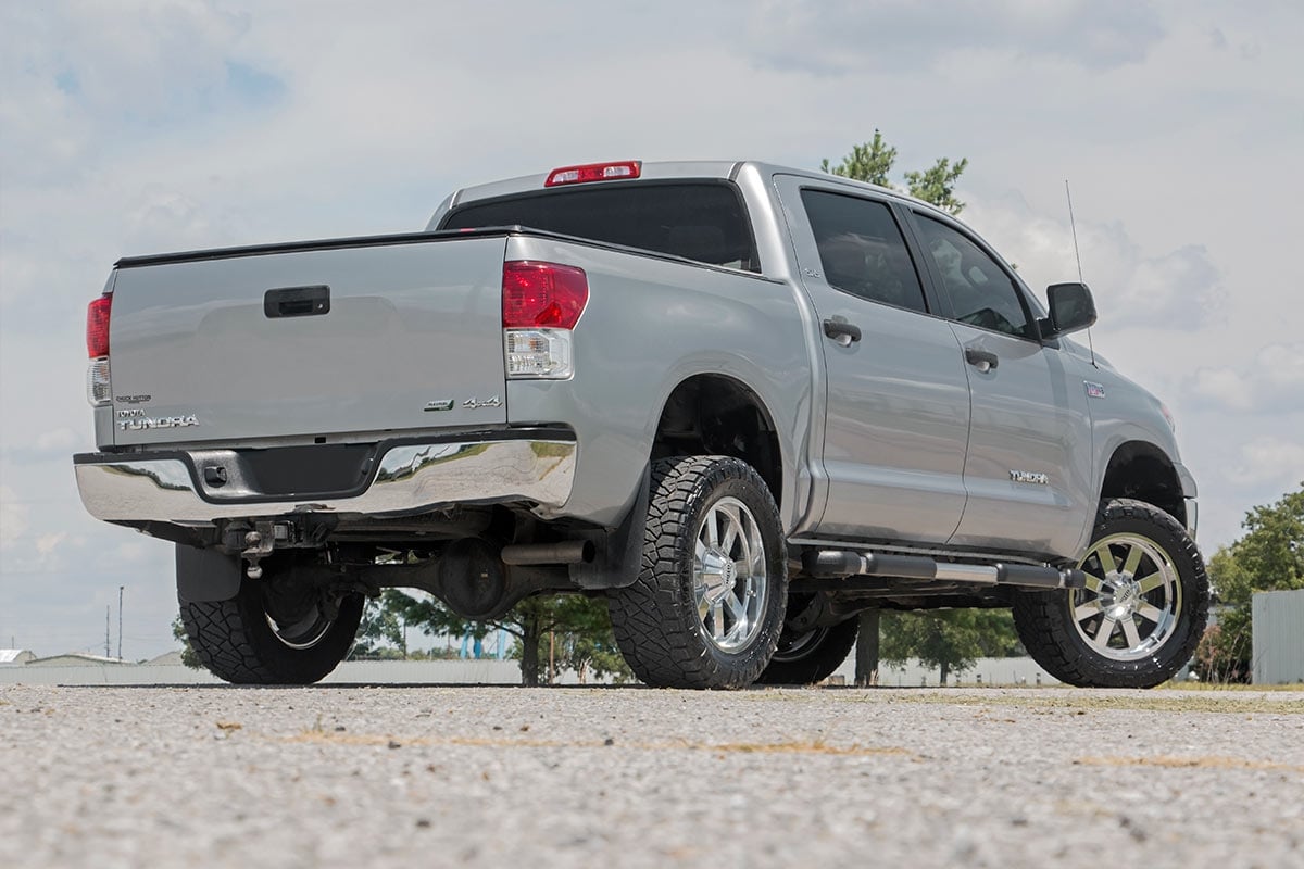 3.5 Inch Lift Kit M1 Struts/M1 Red Toyota Tundra 2WD/4WD (2007-2021) Rough Country