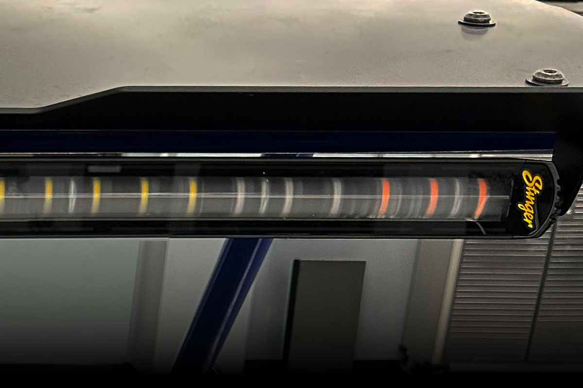 HEXCORE Universal 32" Chase LED Light Bar with Signal Light | STLCL Stinger