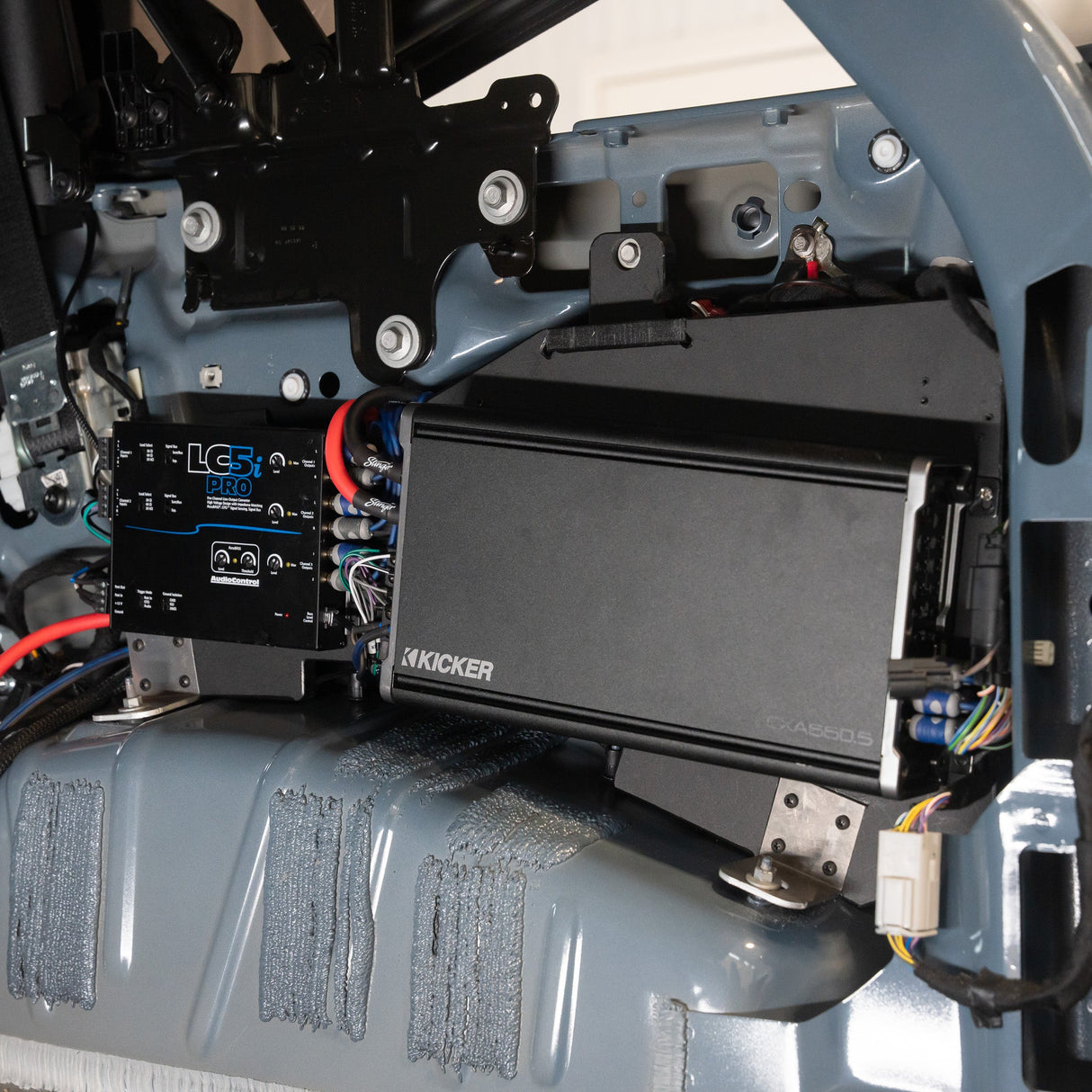 Kicker Plug & Play Amp Kit Bundle Upgrade 2 & 4-Door (NON B&O System) | '21 - Current Ford Bronco