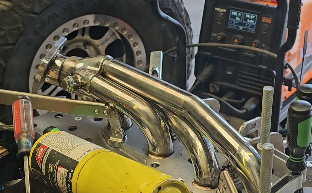 Exhaust Header for 2000-2004 Toyota Tundra/Sequoia 4.7L V8 Flashark