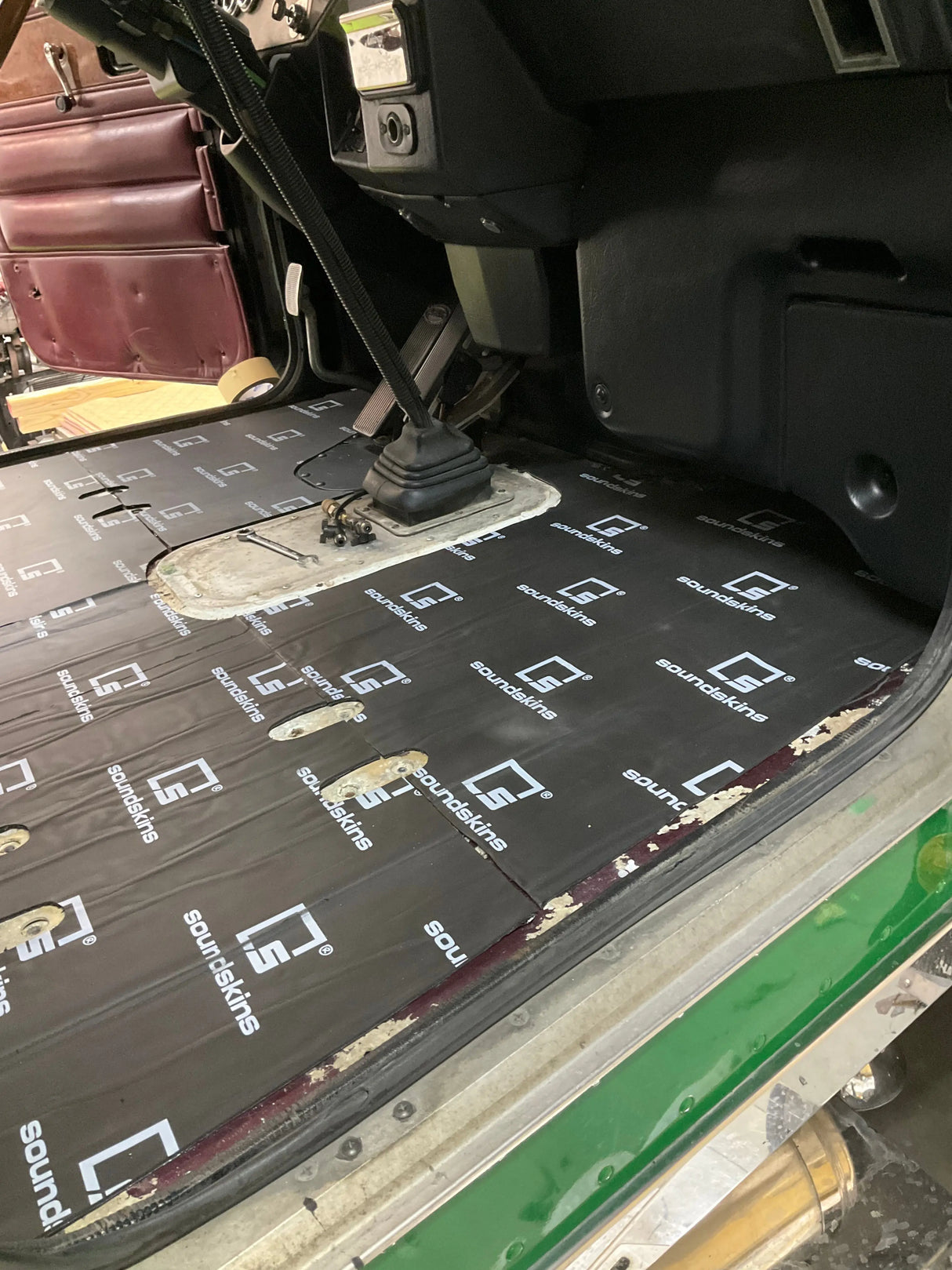 SoundSkins Pro Peterbilt 389 Floor & Sound System Kit – 2006+ SoundSkins Global