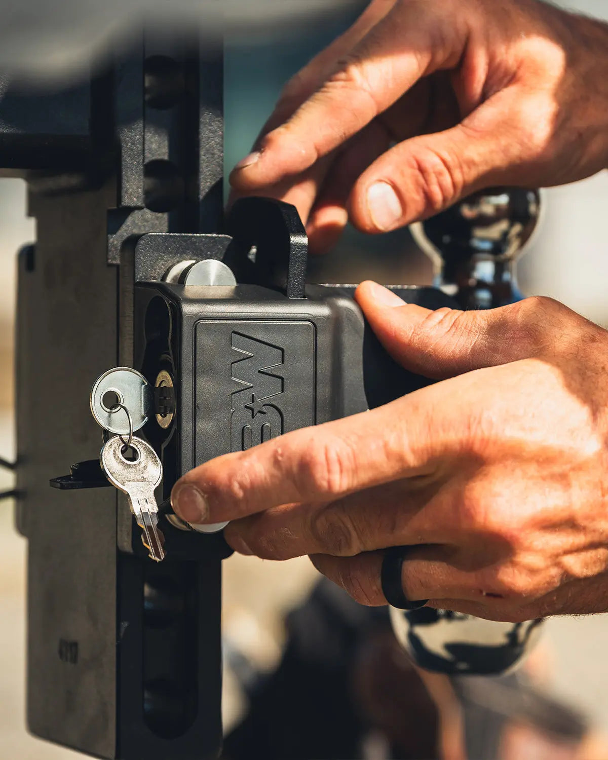 Tow & Stow 3-Pin Lock B&W Trailer Hitches