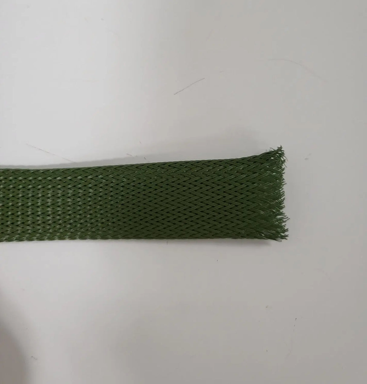 25 FT 3/4" OLIVE GREEN PET EXPANDO SLEEVING BRAID AC/DC WIRE AND SUPPLY