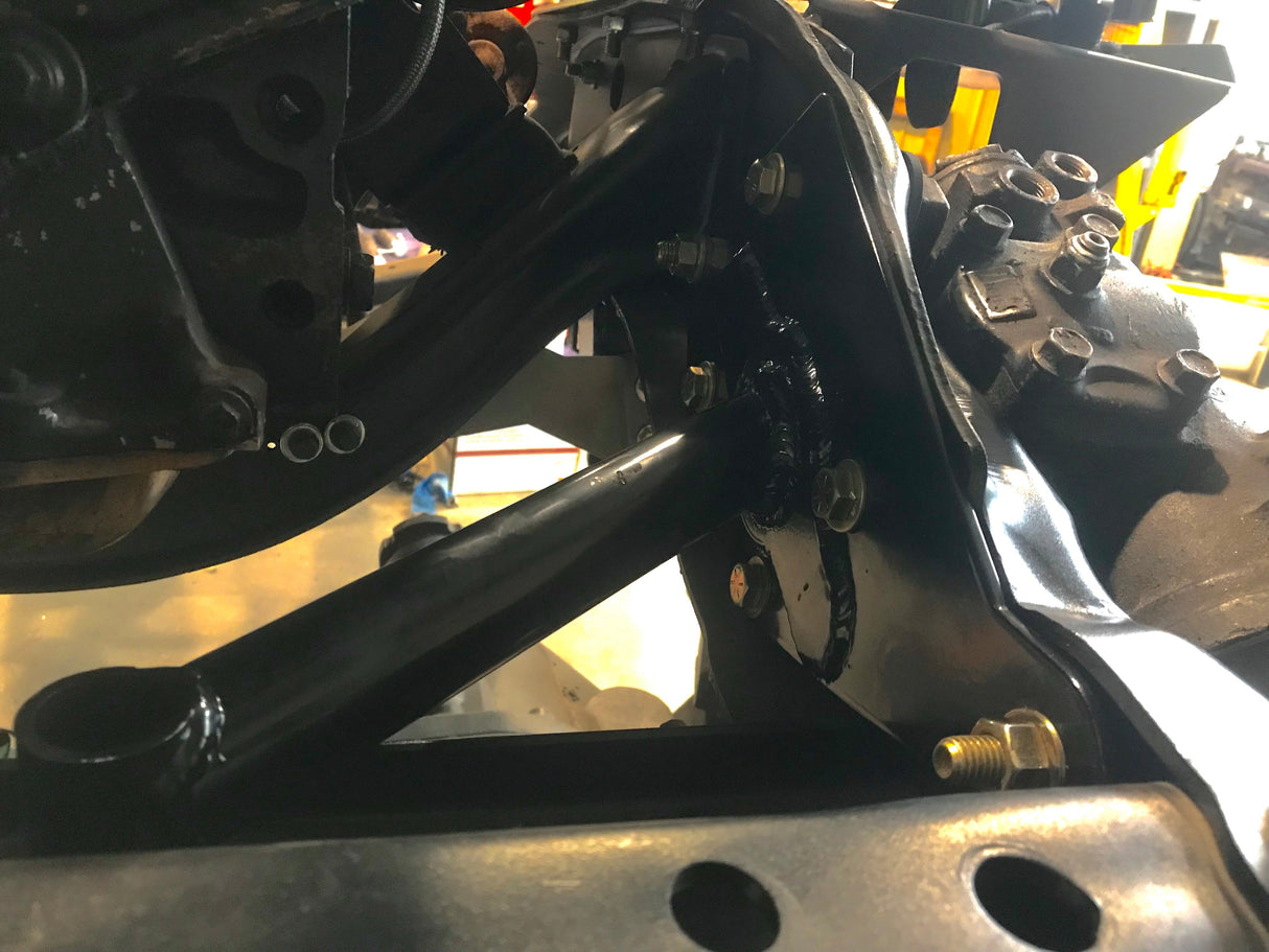 72-93 (4x4 CROSSOVER) Dodge Steering Box Brace & 2WD Far From Stock