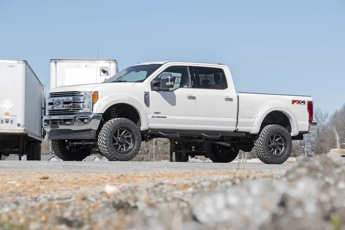 Rough Country 4.5 Inch Suspension Lift Kit Ford F-250/F-350 Super Duty 4WD 2017-2022 55020