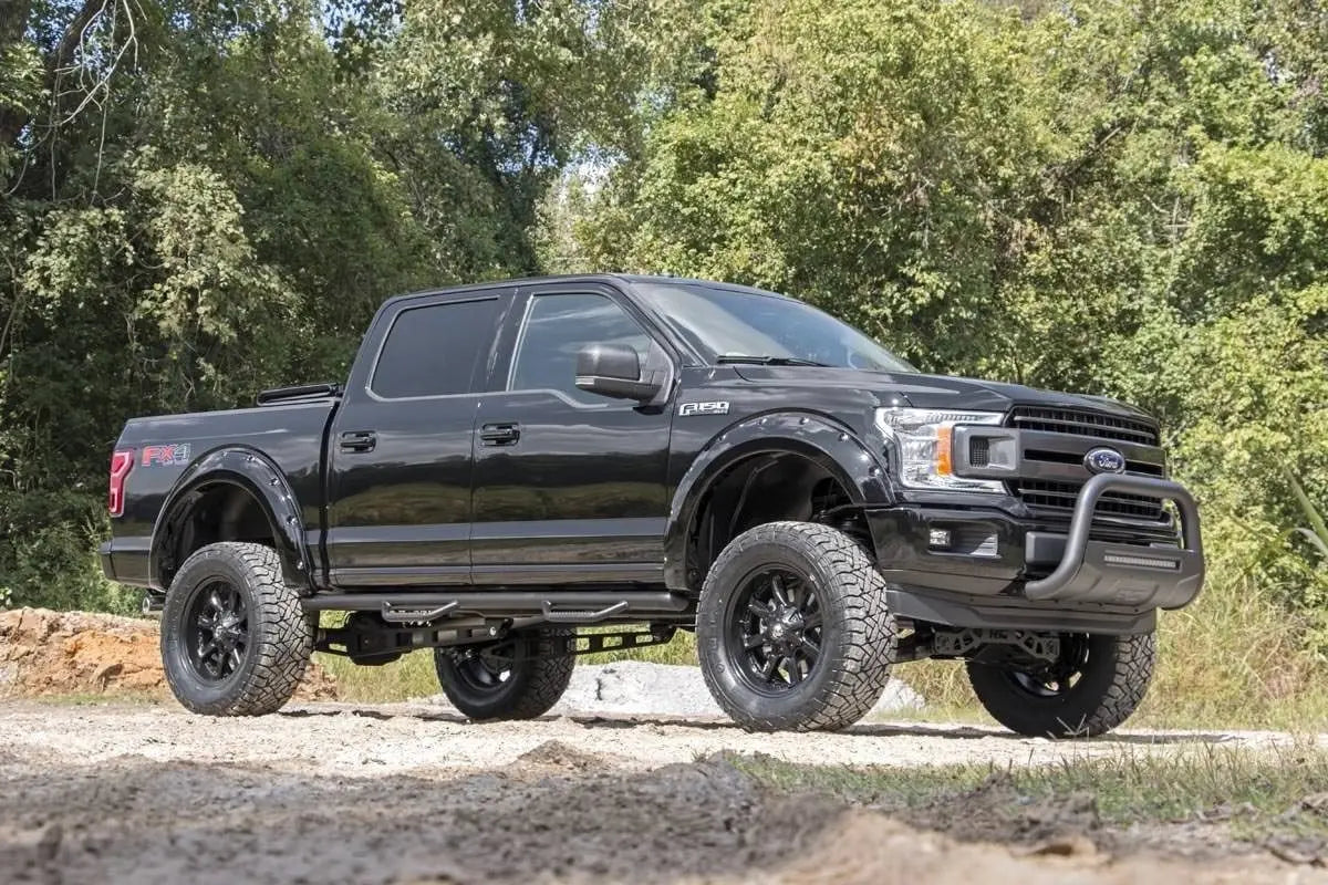Rough Country 6 Inch Suspension Lift Kit Ford F-150 4WD 2015-2020 557-config