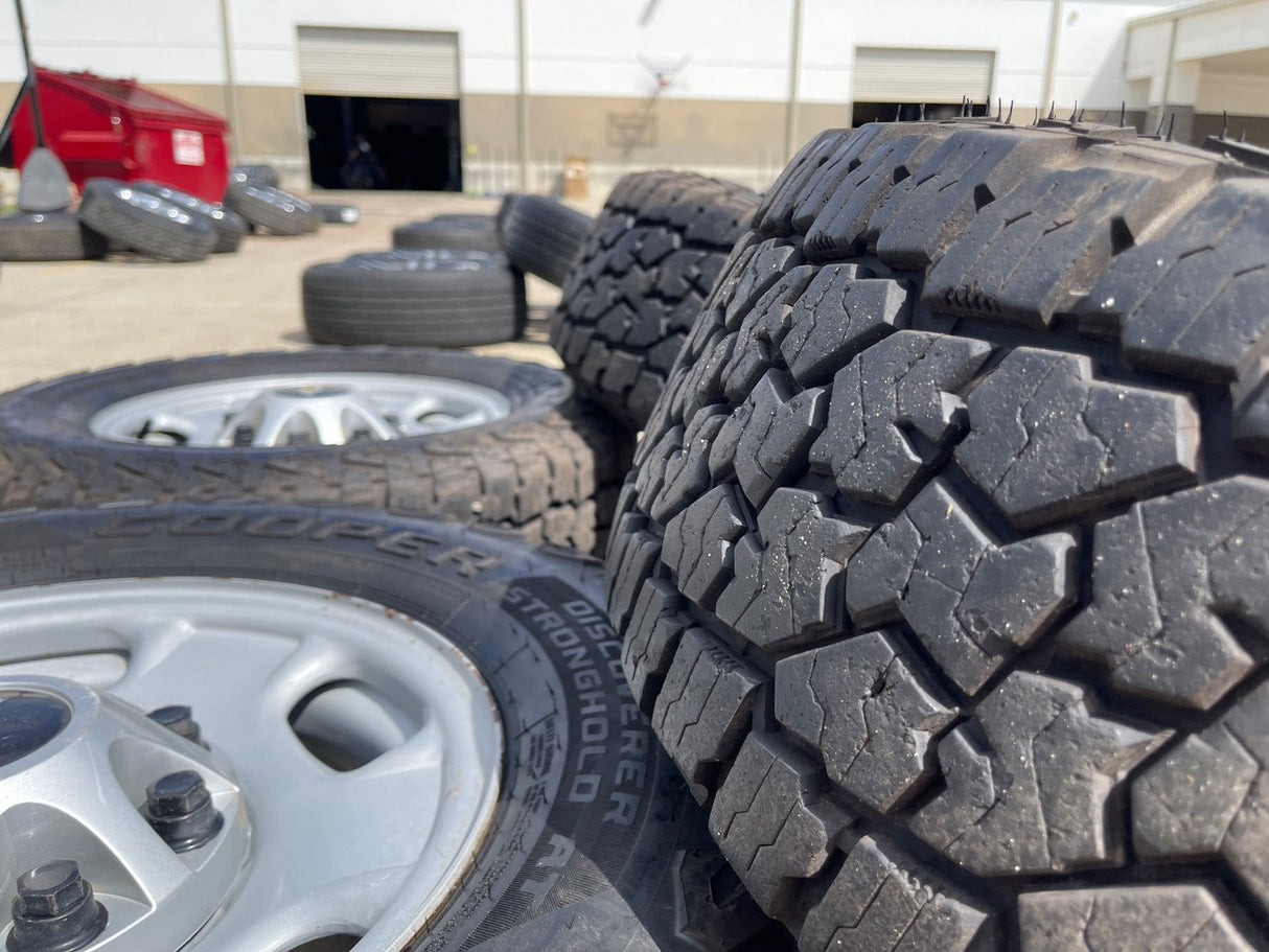 17" Chevy Silverado GMC Sierra 2500 OEM 8095 wheels rims COOPER DISCOVERER AT Texas Truck Tire