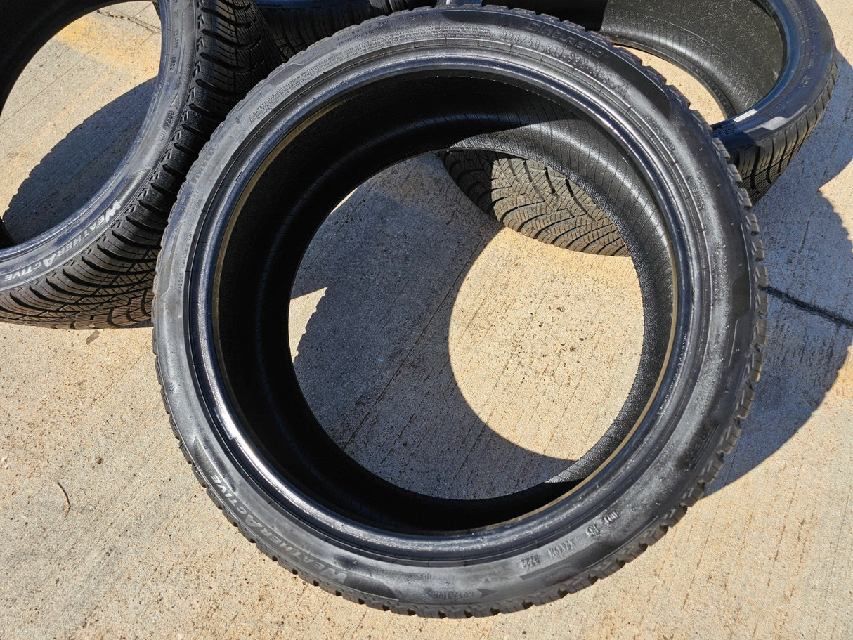 (4) 225/40/19 Pirelli Cinturato Weather Active tires M+S Texas Truck Tire
