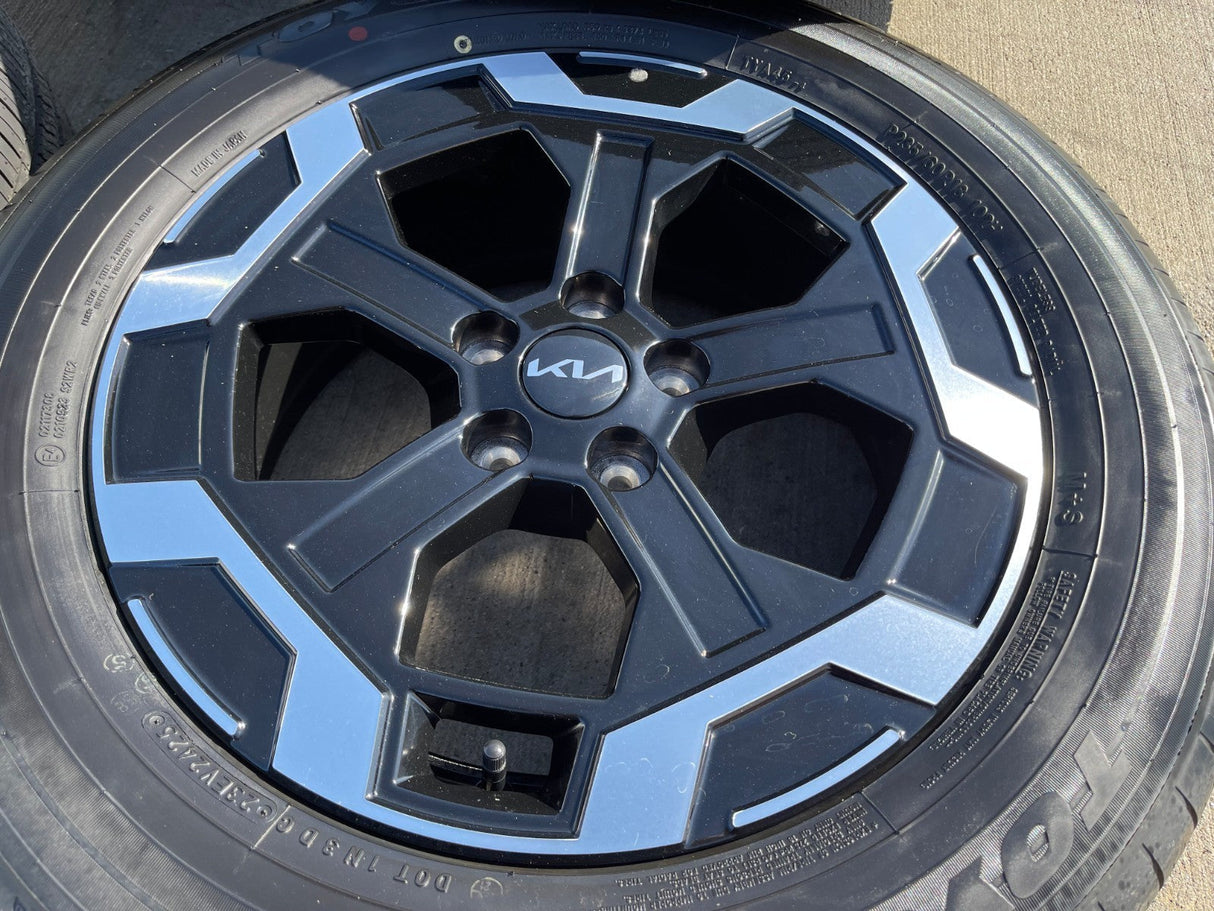18" Hyundai Santa Fe Cruz OEM wheels rims 52910 Black 2024 2025 2026 TOYO NEW Texas Truck Tire