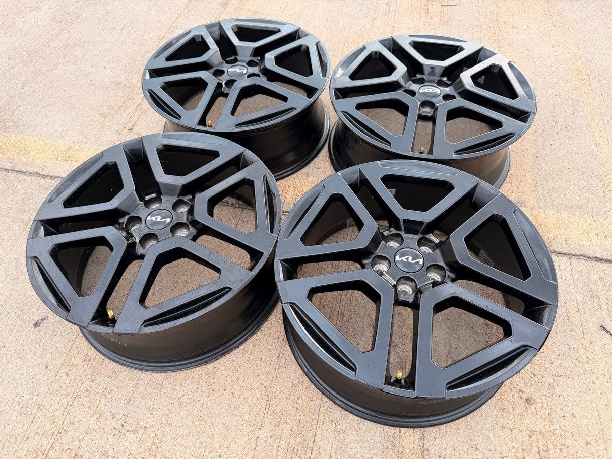 20" Kia Telluride Prestige X-PRO OEM wheels rims 74721 Sedona 2024 2025 2026 NEW Texas Truck Tire