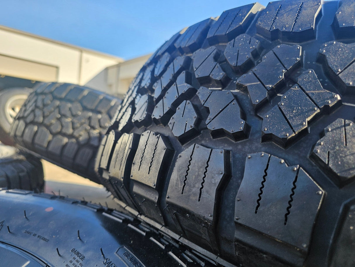 17" Jeep Wrangler Rubicon OEM wheels rims 9216 Gladiator KENDA KLEVER A/T2 NEW Texas Truck Tire