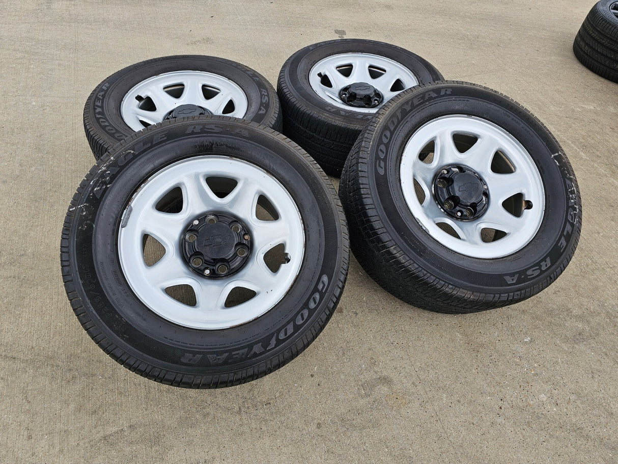 17" Chevy Tahoe PPV OEM Police Package 8111 wheels rims tires Texas Truck Tire