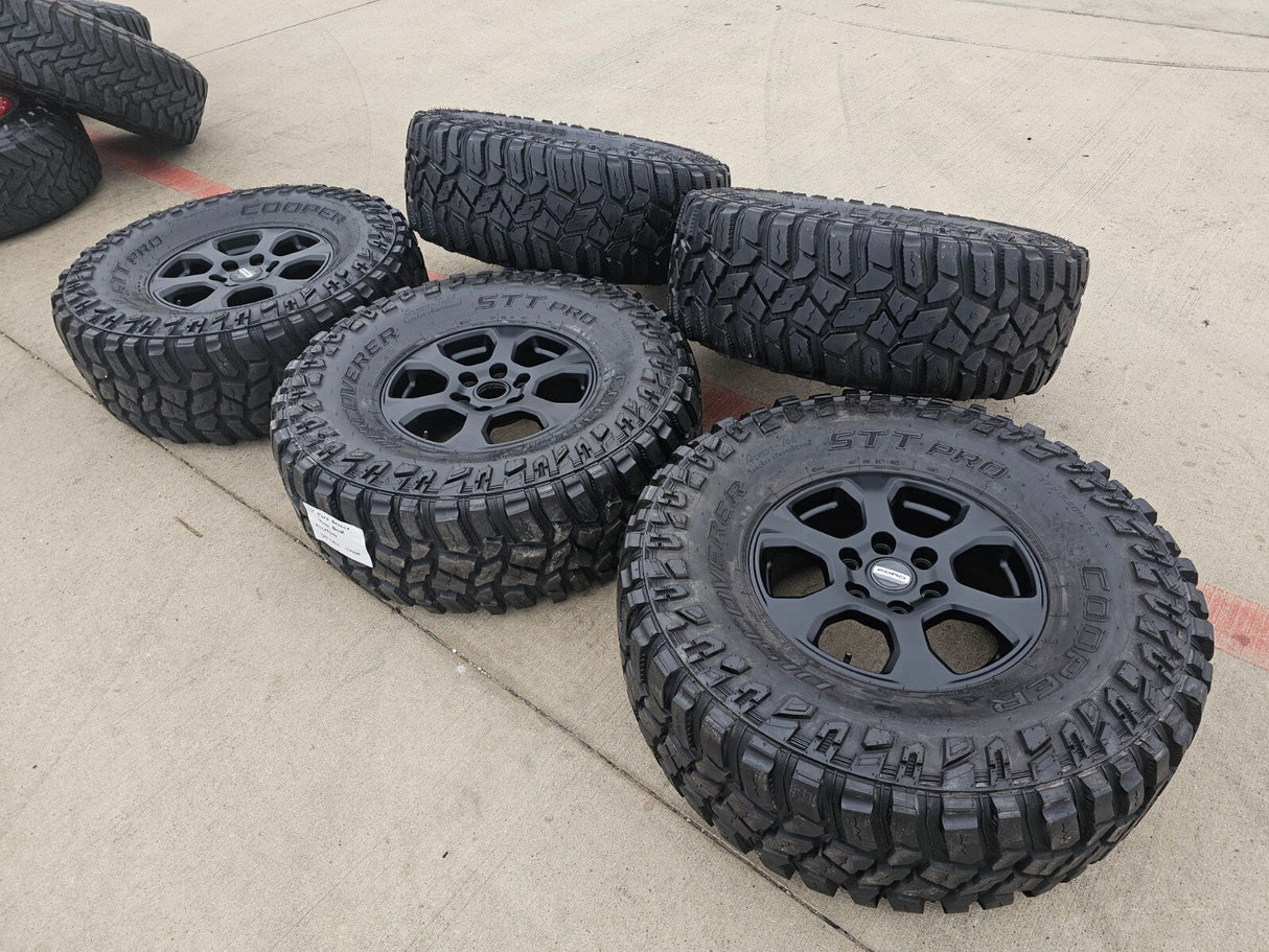17" Ford Bronco SASQUACH wheels rims 10384 OEM Ranger COOPER STT PRO 37" Texas Truck Tire