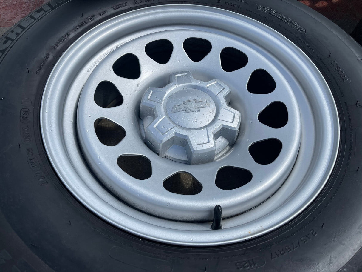 17" Chevy Silverado Sierra OEM wheels rims Tahoe Colorado 8130 Canyon MICHELIN Texas Truck Tire