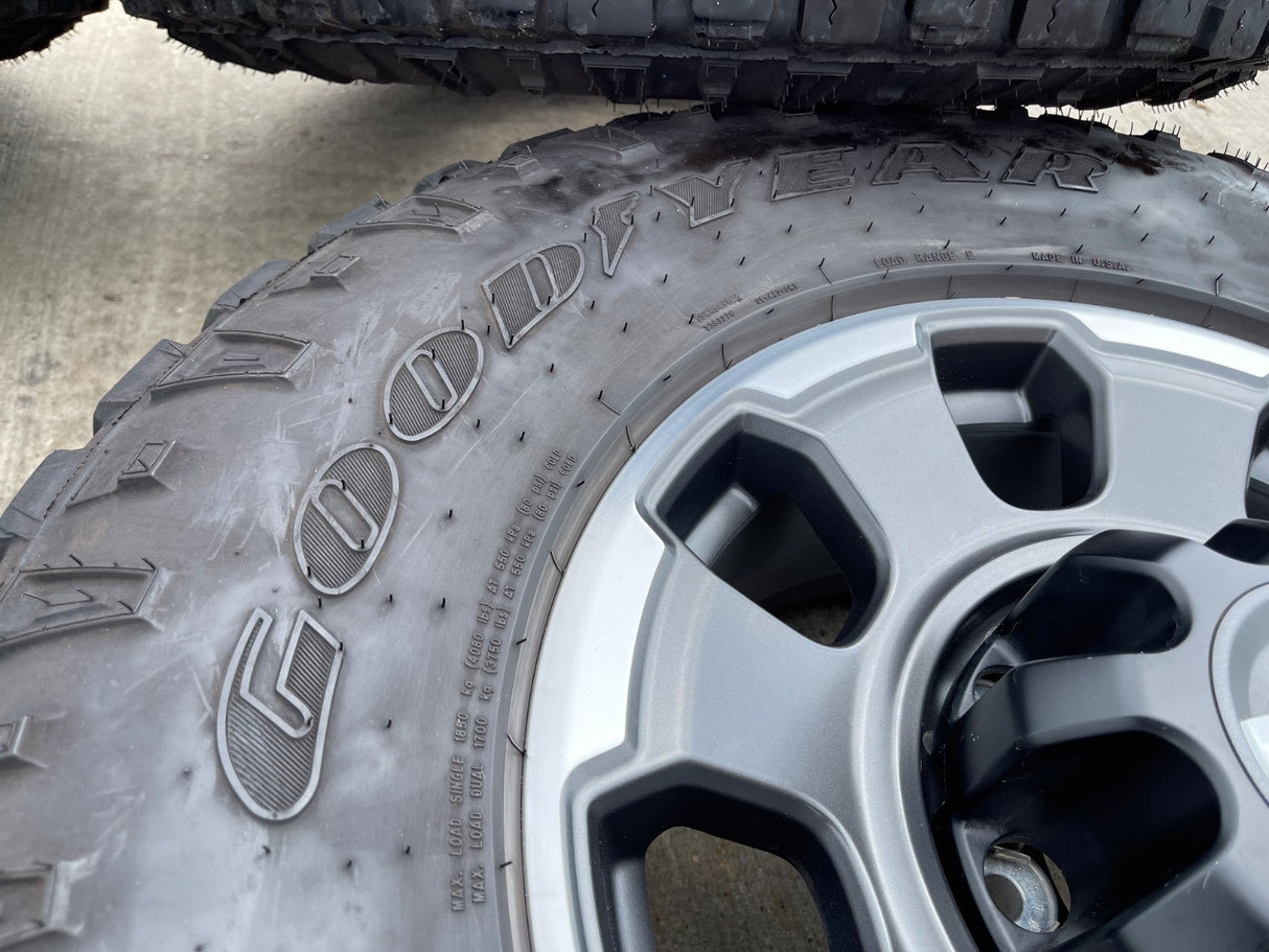 18" Ford F-250 F-350 OEM TREMOR rims wheels 10482 tires DURATRAC R/T 35" Texas Truck Tire
