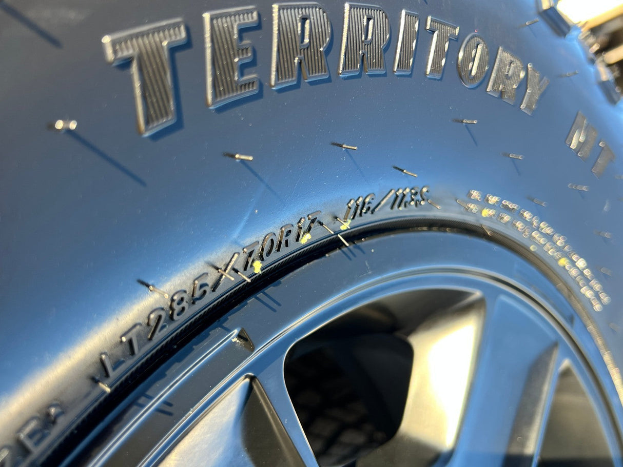 17" Jeep Wrangler Rubicon OEM 9260 wheels rims Gladiator GOODYEAR A/T 33" NEW Texas Truck Tire