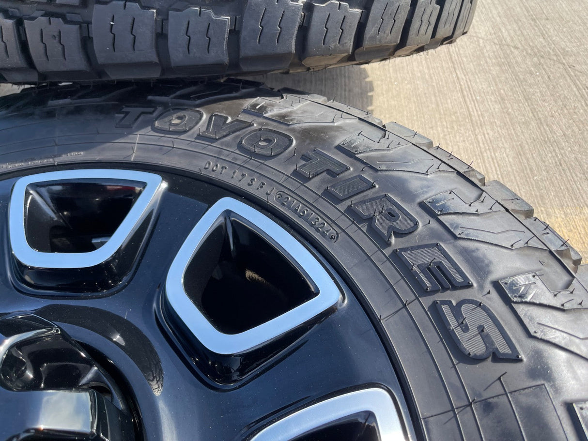 20" Ford F-250 F-350 OEM 10486 Lariat wheels rims 2024 2025 2026 TOYO 35" Texas Truck Tire