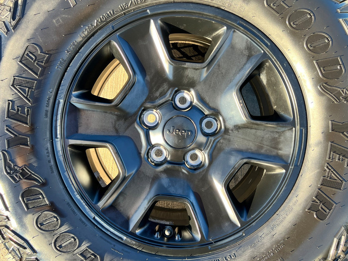 17" Jeep Wrangler Rubicon OEM 9260 wheels rims Gladiator GOODYEAR A/T 33" NEW Texas Truck Tire