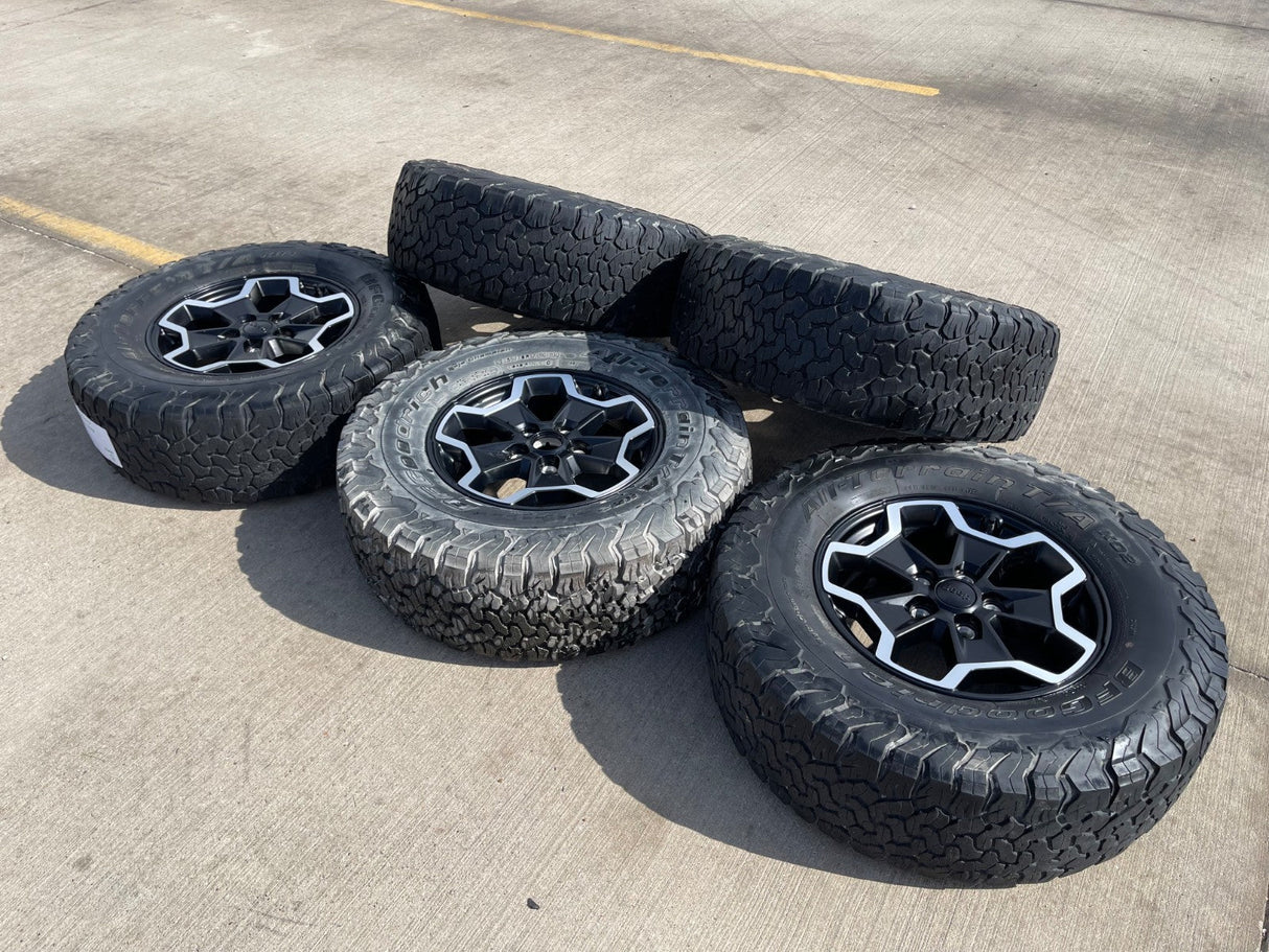 17" Jeep Wrangler Gladiator RUBICON OEM wheels rims tires 9237 black BFG KO2 A/T Texas Truck Tire