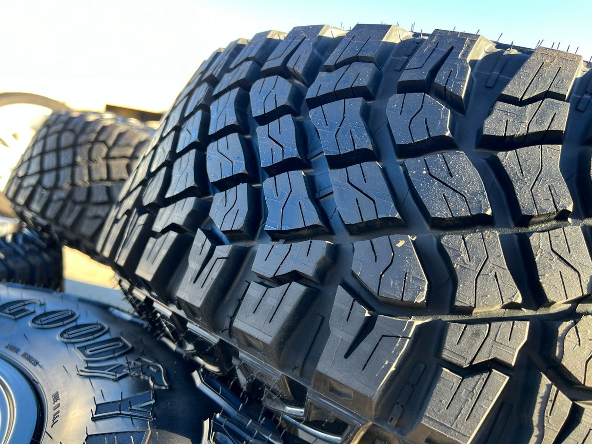 17" Jeep Wrangler Rubicon OEM 9260 wheels rims Gladiator GOODYEAR A/T 33" NEW Texas Truck Tire