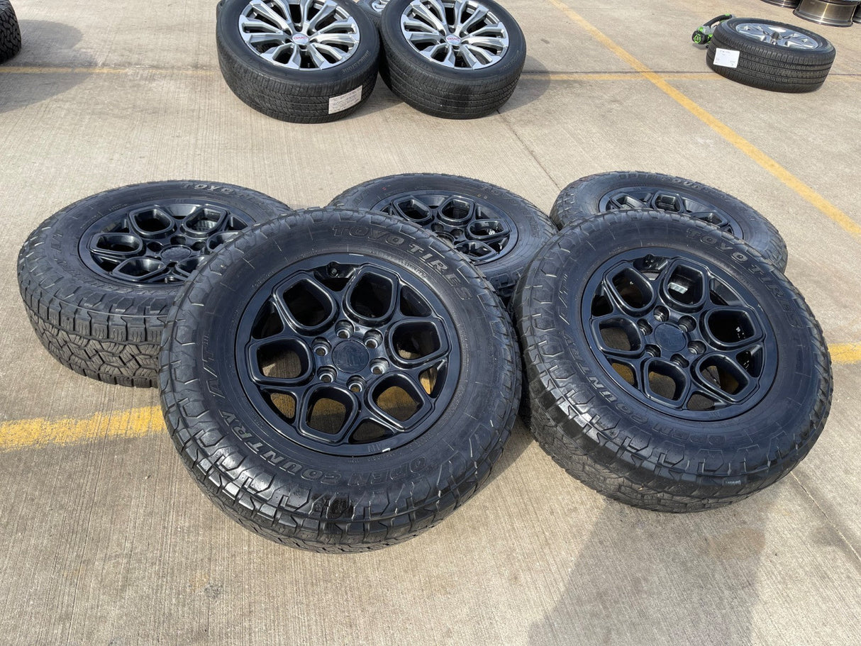 (5) 18" AEV SALTA GMC Sierra AT4X Chevy Silverado OEM rims wheels TOYO A/T3 Texas Truck Tire