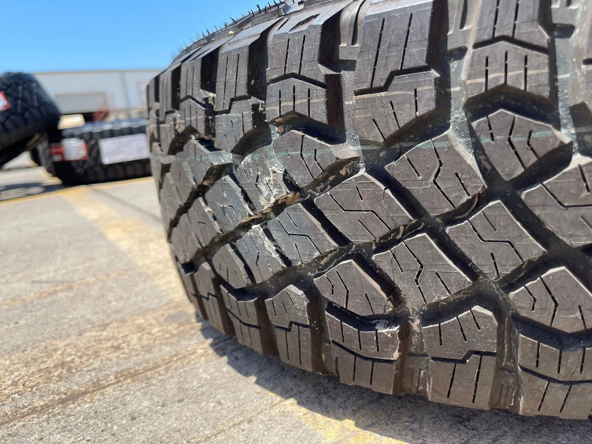 (1) 18" AEV SALTA GMC Sierra AT4X Chevy Silverado OEM rim wheel 2024 2025 NEW Texas Truck Tire