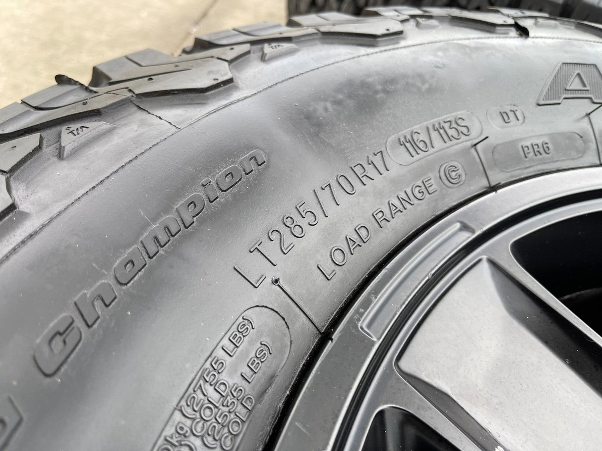 17" Jeep Wrangler Rubicon OEM 9260 wheels rims Gladiator tires BFG KO2 A/T 33" Texas Truck Tire