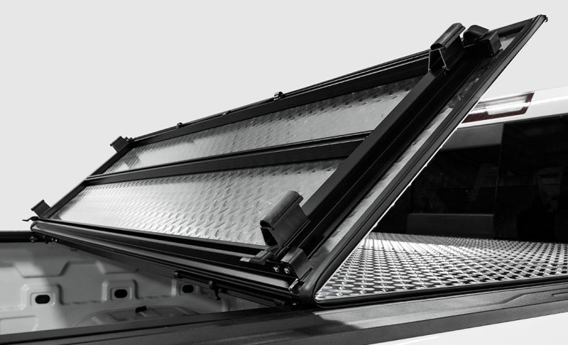 Access LOMAX Pro Series TriFold Cover 16-19 Toyota Tacoma 5ft Bed - Blk Diamond Mist