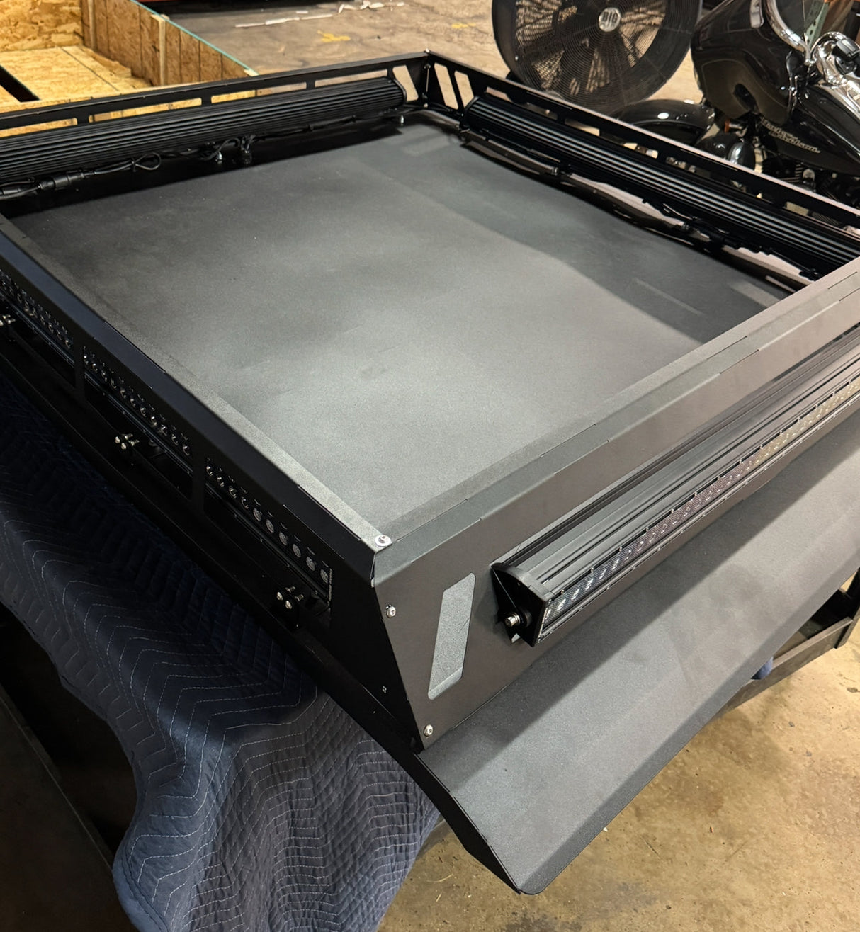 LIGHT BAR ROOF RACK