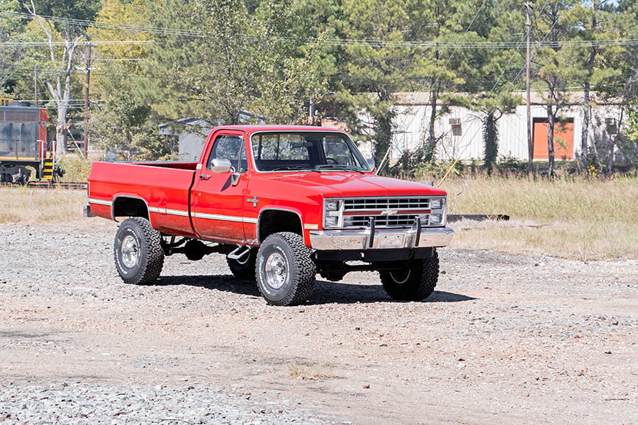 4 Inch Lift Kit 56 Inch Rear Springs Chevy/GMC 3/4-Ton Suburban/C25/K25 Truck (73-76) Rough Country