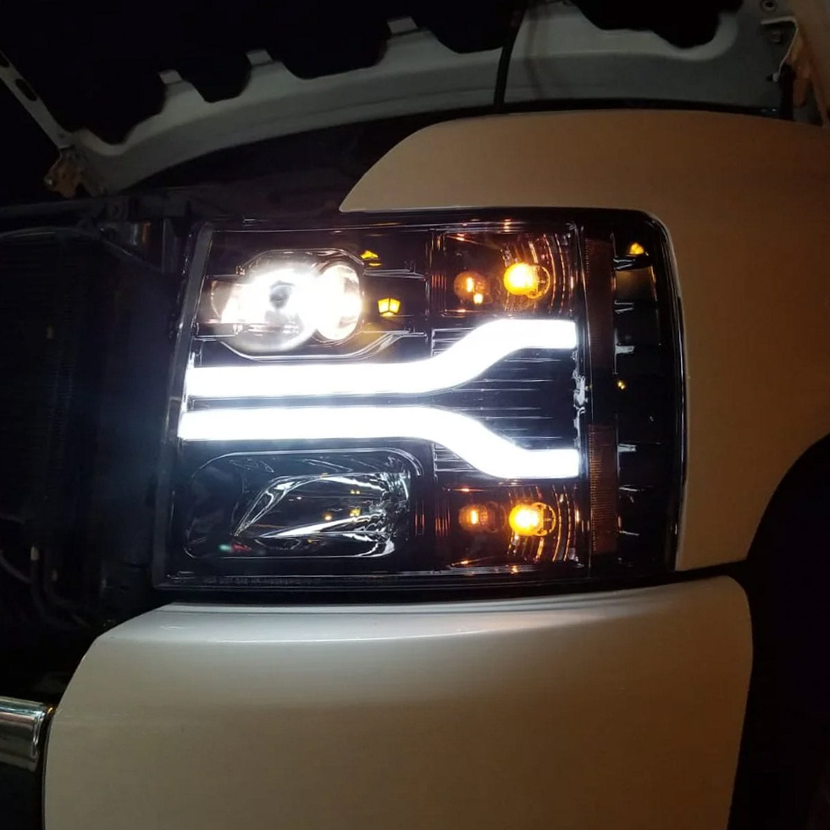 Chevrolet Silverado 07-13 (2nd Gen Single-Wheel 1500/2500/3500) Projector Headlights OLED Halos DRL - Multiple Styles