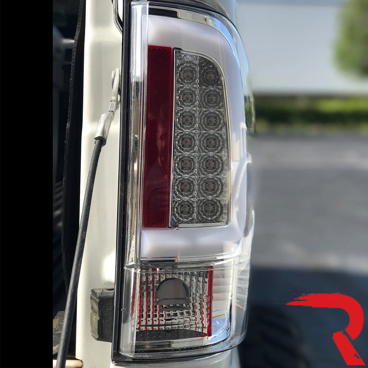 Ford Super Duty 99-07 (F250, F350, F450, F550) Tail Lights OLED - Multiple Options