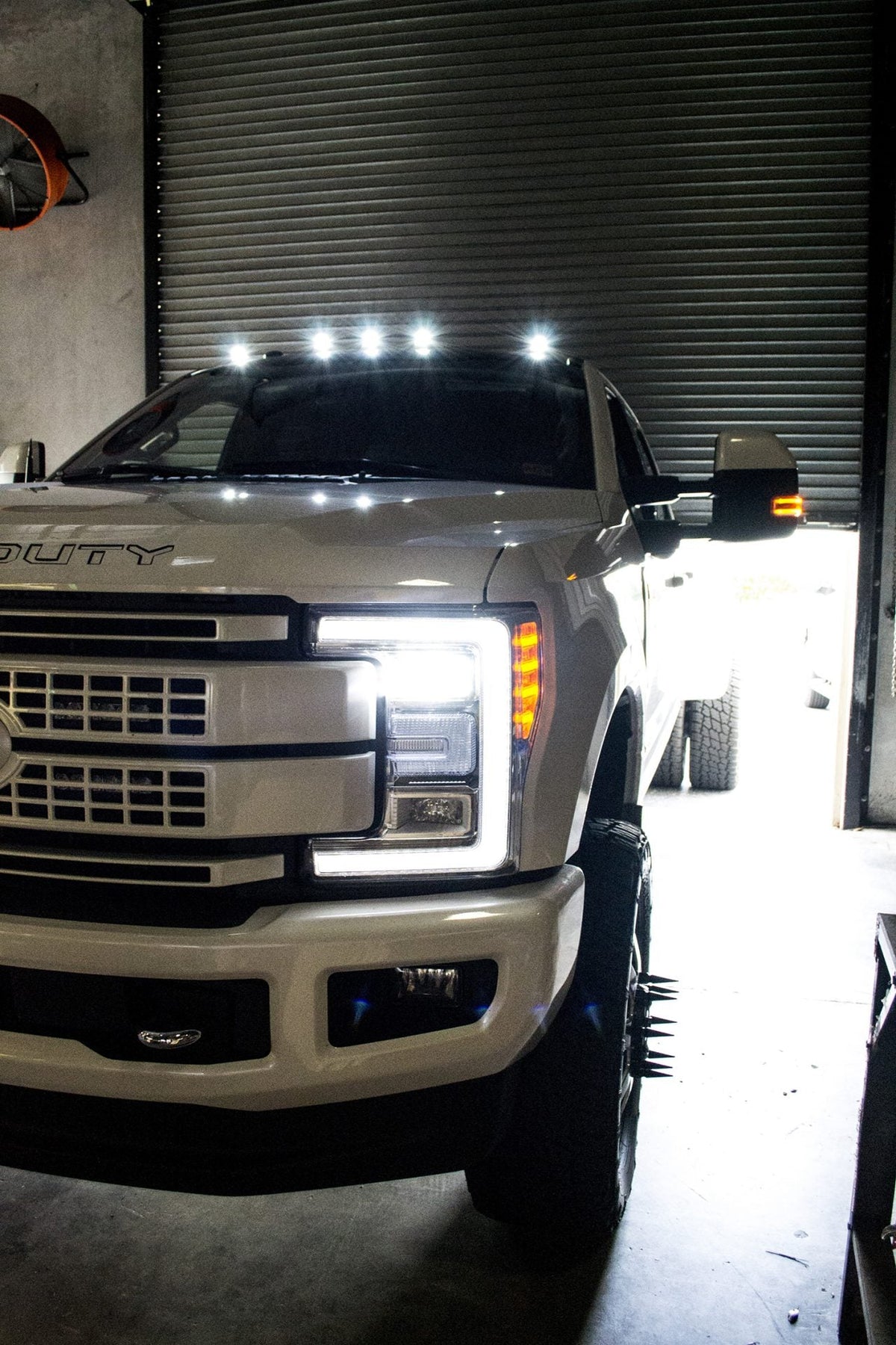 Ford Super Duty 17-26 Single 1-Piece Cab Roof Light 2-Way Front & Rear Facing Ultra High-Power LEDs Multiple Lens & Colors