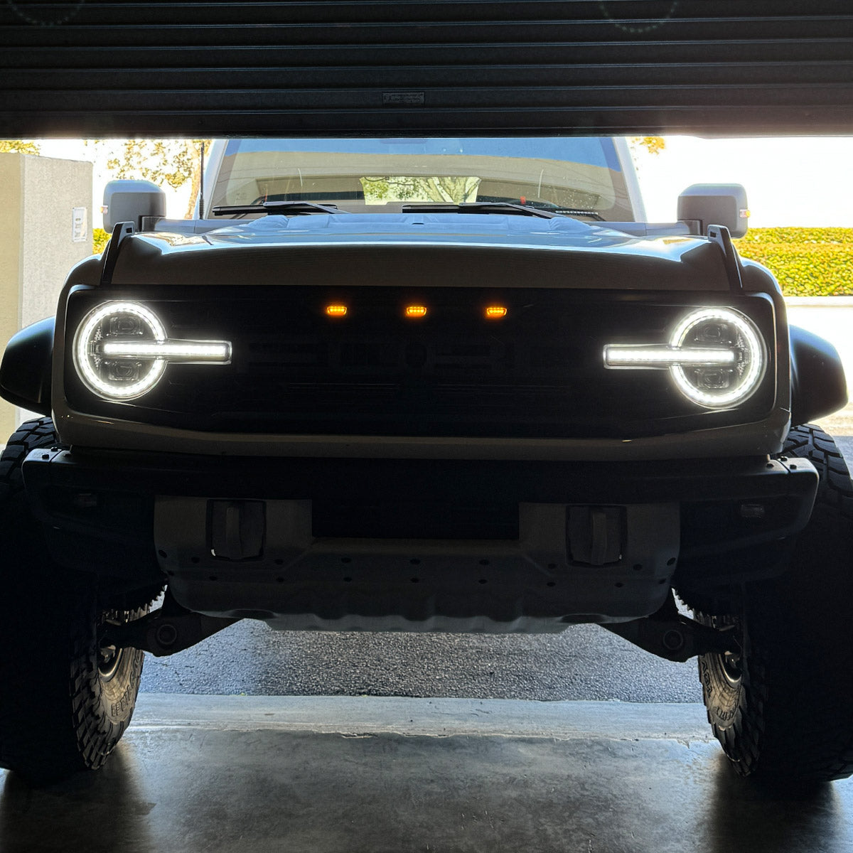 Ford Bronco 21-26 LED Projector Headlights w/ Ultra High Power LED High/Low Beams & White OLED DRL w/ Start-Up Lighting Sequence & Scanning Amber LED Turn Signals - Smoked / Black