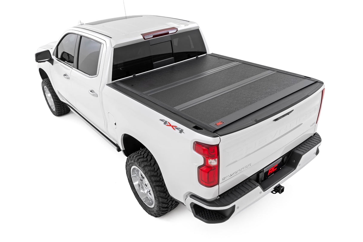 Hard Low Profile Bed Cover 5 Foot 10 Inch Bed Chevy/GMC Sierra 1500 (19-26)/Silverado 1500 (19-26) Rough Country