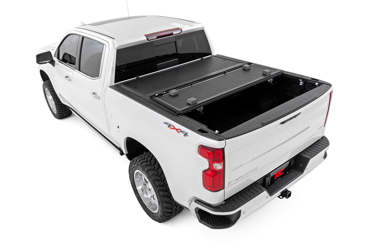 Hard Low Profile Bed Cover 6 Foot 7 Inch Bed Chevy/GMC Sierra 1500 (19-26)/Silverado 1500 (19-26) Rough Country