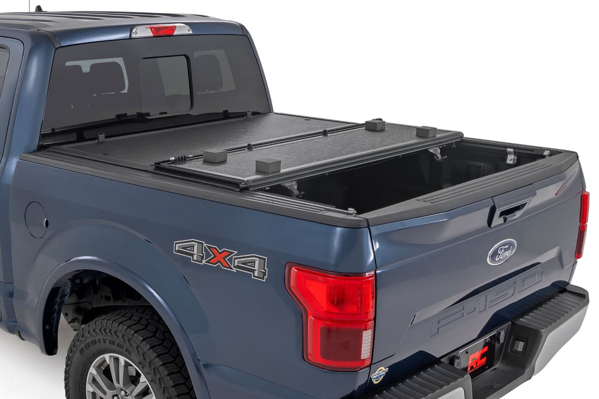 Hard Low Profile Bed Cover 5 Foot 7 Inch Bed Ford F-150 (15-20)/Raptor (17-20) Rough Country