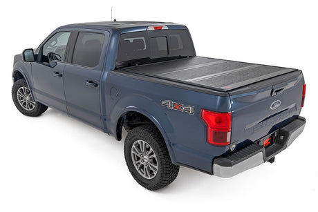 Hard Low Profile Bed Cover 5 Foot 7 Inch Bed Ford F-150 (21-26)/F-150 Lightning (22-26) Rough Country