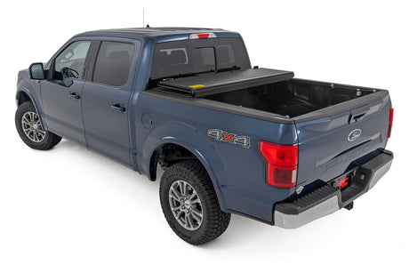 Hard Low Profile Bed Cover 5 Foot 7 Inch Bed Ford F-150 (21-26)/F-150 Lightning (22-26) Rough Country