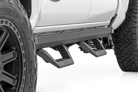 SRX2 Adjustable Aluminum Steps Double Cab Toyota Tacoma 2WD/4WD (24-26) Rough Country