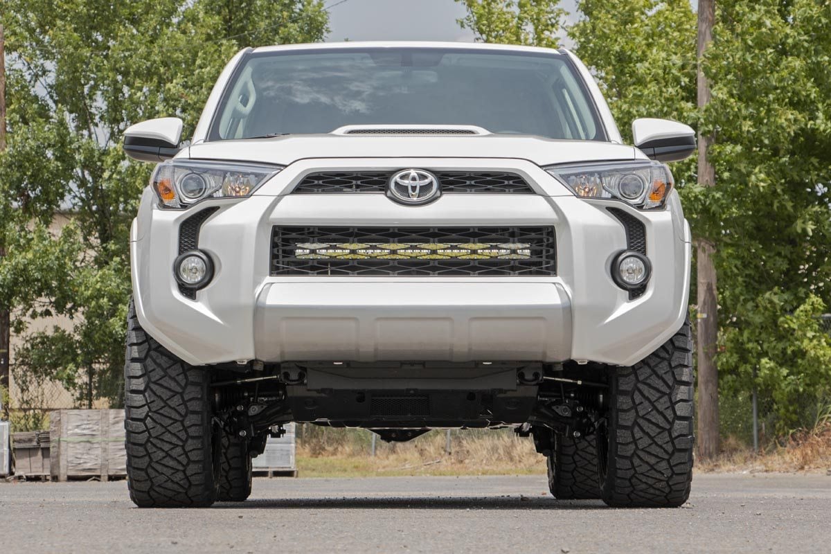 LED Light Kit Bumper Mount 30 Inch Spectrum Dual Row Toyota 4Runner (14-20) Rough Country